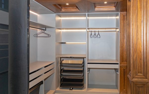 Is glass wardrobe good? 