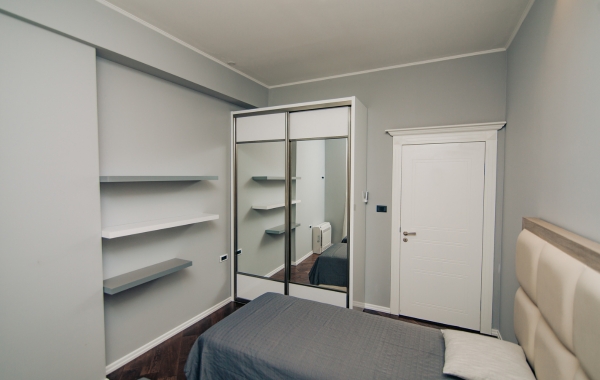 How to fit a wardrobe in a small bedroom