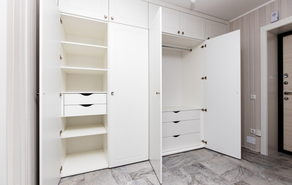 What is hinged wardrobe doors? 