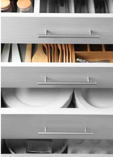 how to arrange dishes in kitchen cabinets