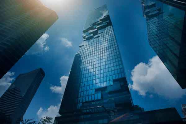 how do elevators work in tall buildings