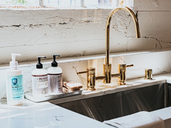 Modern Kitchen Sink Design Ideas to Upgrade Your Cooking Space