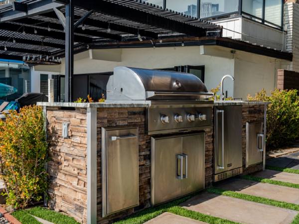 The best materials for outdoor kitchen